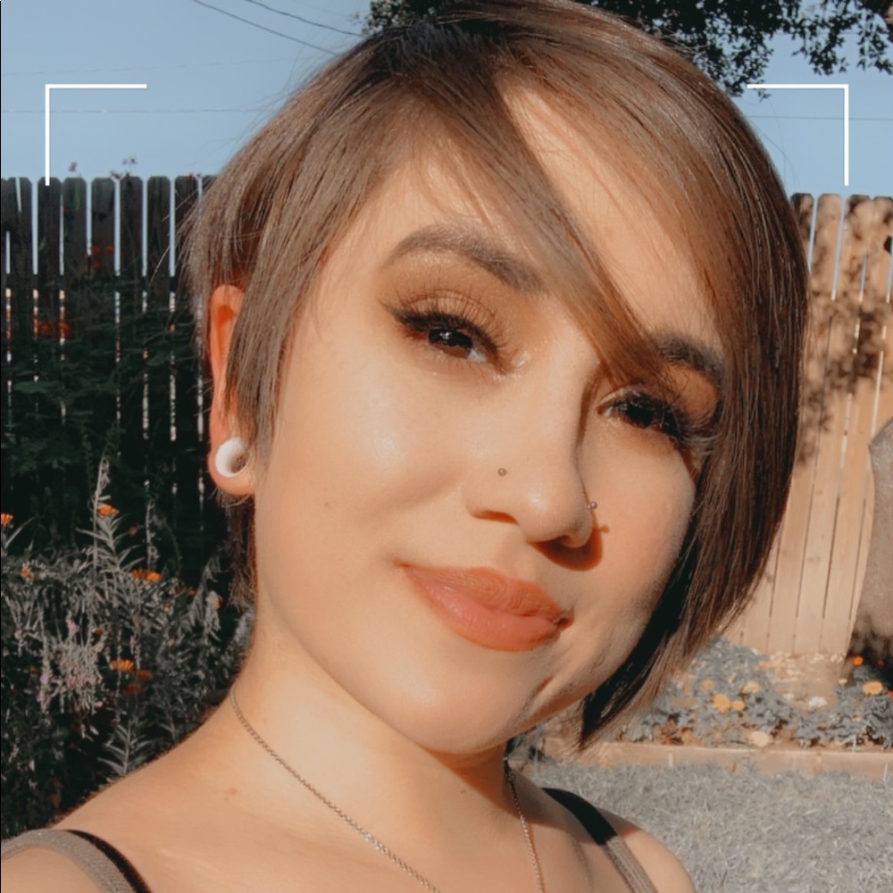 Meet your Posher, Daniela